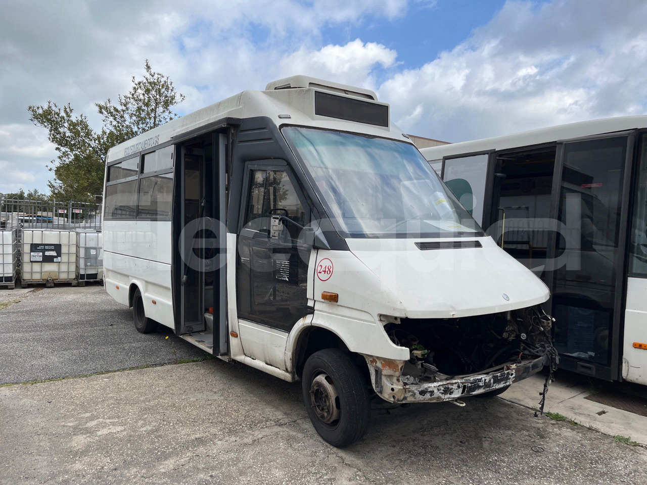 Xe bus mini, Xe van chở khách Mercedes-Benz 414T: hình 1