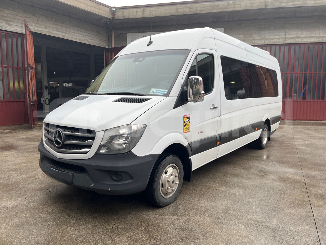 Mercedes-Benz Sprinter - Xe đò: hình 4 Mercedes-Benz Sprinter - Xe đò: hình 4