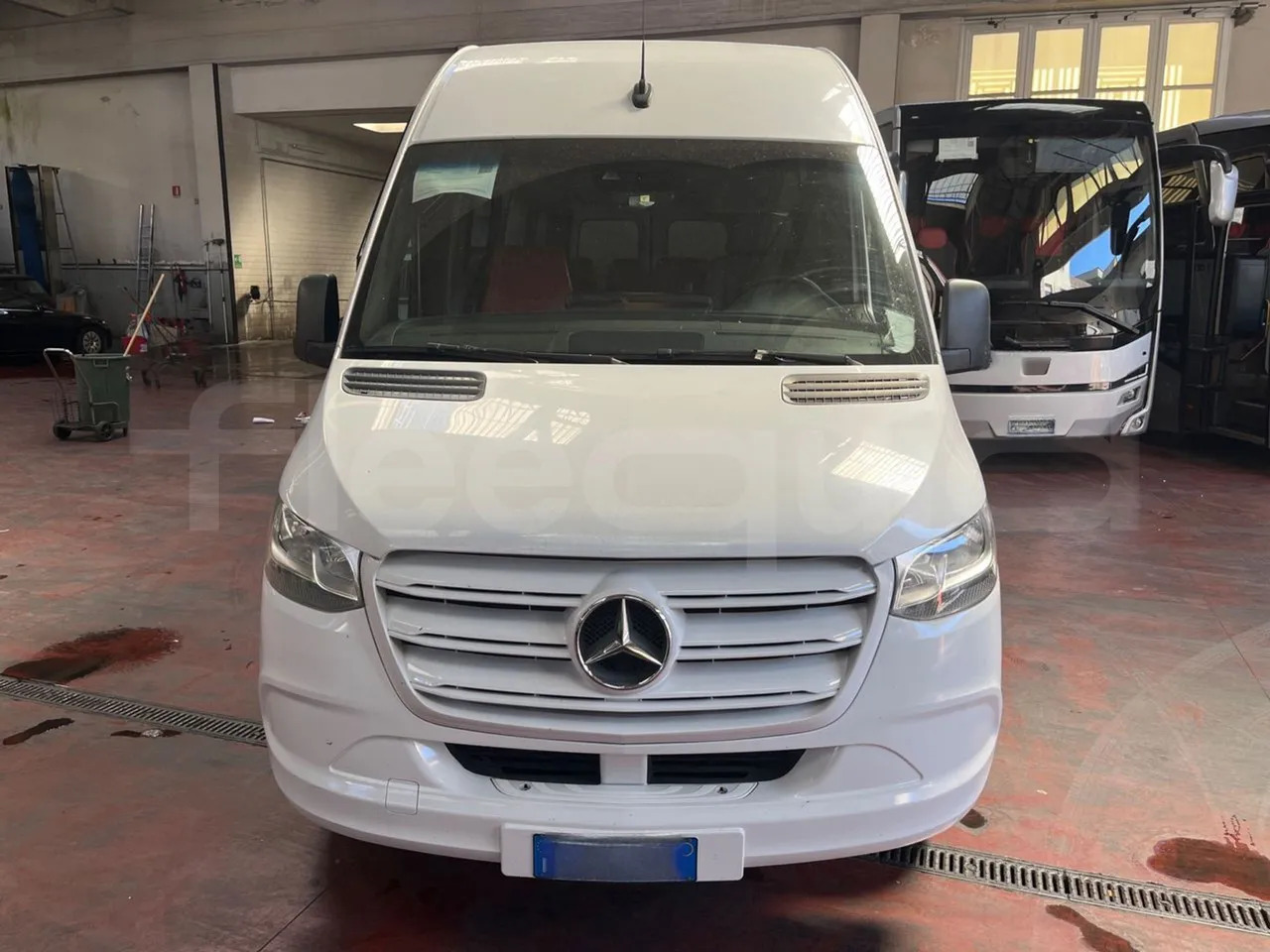 Mercedes-Benz Sprinter - Xe bus mini, Xe van chở khách: hình 2 Mercedes-Benz Sprinter - Xe bus mini, Xe van chở khách: hình 2
