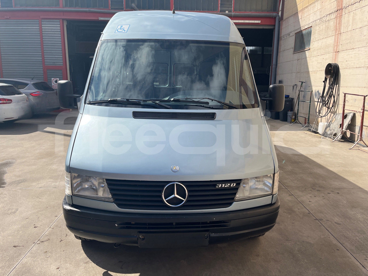 Mercedes-Benz Sprinter - Xe đò: hình 2 Mercedes-Benz Sprinter - Xe đò: hình 2