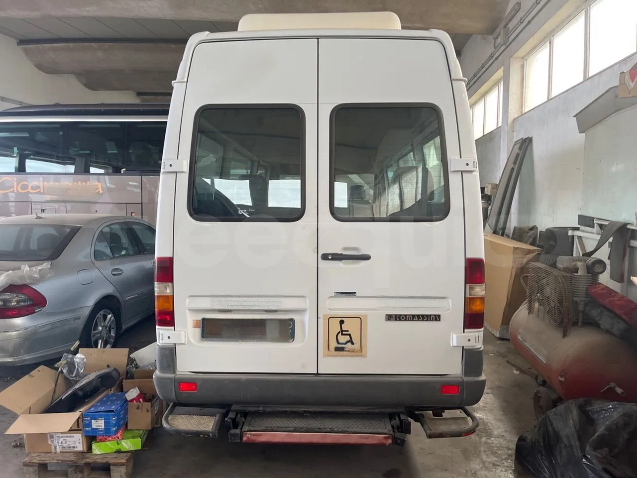 Mercedes-Benz Sprinter - Xe bus mini, Xe van chở khách: hình 5 Mercedes-Benz Sprinter - Xe bus mini, Xe van chở khách: hình 5