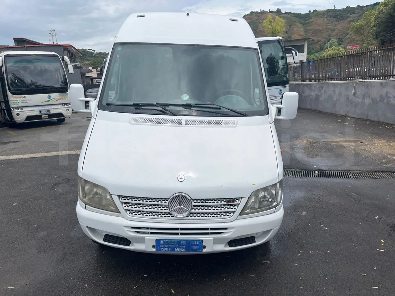 Mercedes-Benz Sprinter - Xe bus mini, Xe van chở khách: hình 2 Mercedes-Benz Sprinter - Xe bus mini, Xe van chở khách: hình 2
