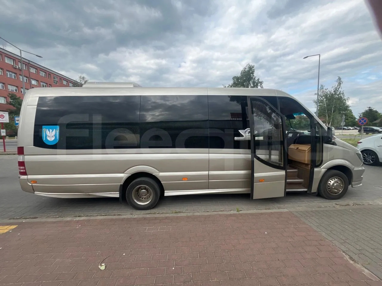 Mercedes-Benz Sprinter - Xe đò: hình 4 Mercedes-Benz Sprinter - Xe đò: hình 4