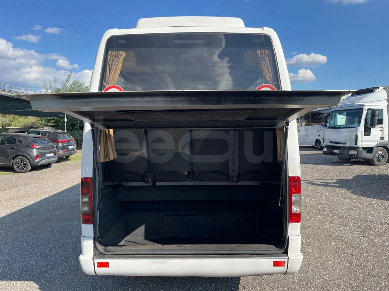 Xe bus mini, Xe van chở khách Mercedes-Benz Sprinter: hình 7