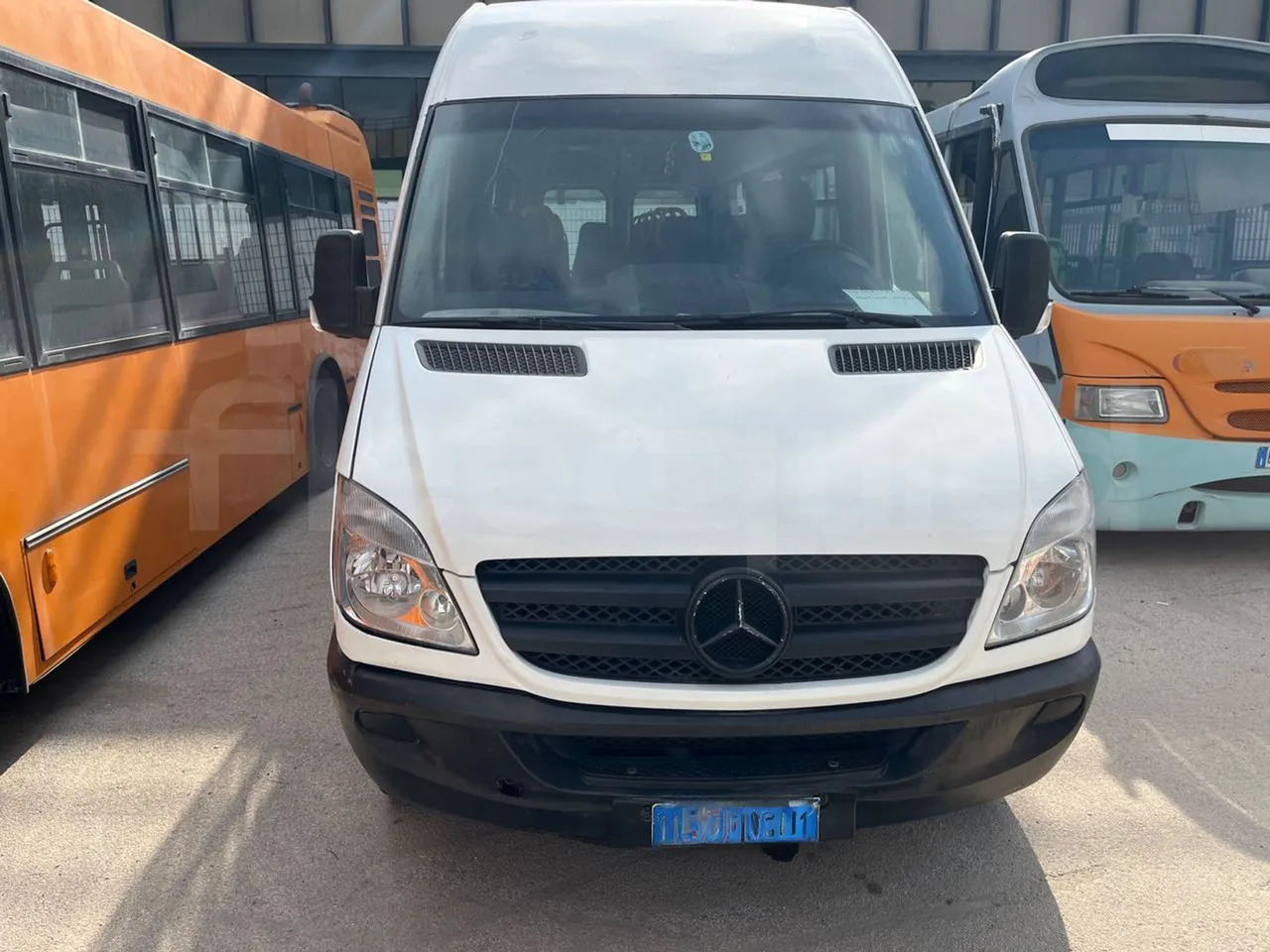 Mercedes-Benz Sprinter - Xe bus mini, Xe van chở khách: hình 2 Mercedes-Benz Sprinter - Xe bus mini, Xe van chở khách: hình 2