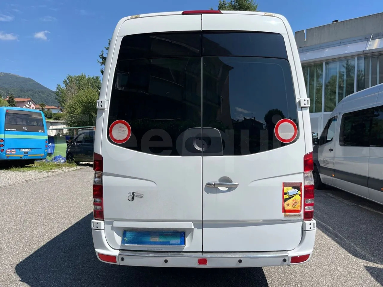 Mercedes-Benz Sprinter - Xe bus ngoại ô: hình 5 Mercedes-Benz Sprinter - Xe bus ngoại ô: hình 5