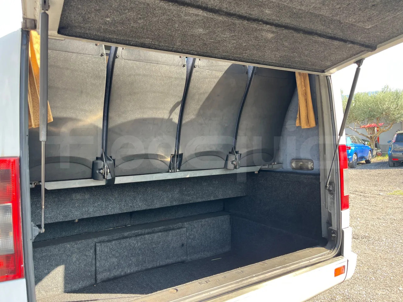 Xe bus mini, Xe van chở khách Mercedes-Benz Sprinter: hình 8