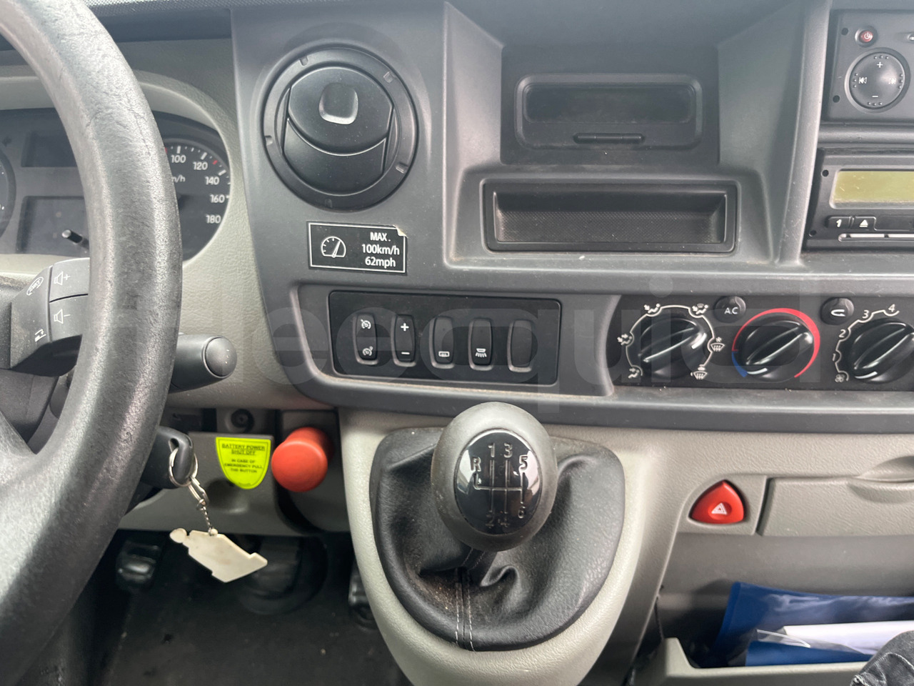 Nissan Interstar - Xe bus mini, Xe van chở khách: hình 2 Nissan Interstar - Xe bus mini, Xe van chở khách: hình 2