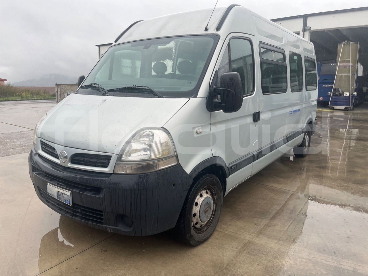 Nissan Interstar - Xe bus mini, Xe van chở khách: hình 3 Nissan Interstar - Xe bus mini, Xe van chở khách: hình 3