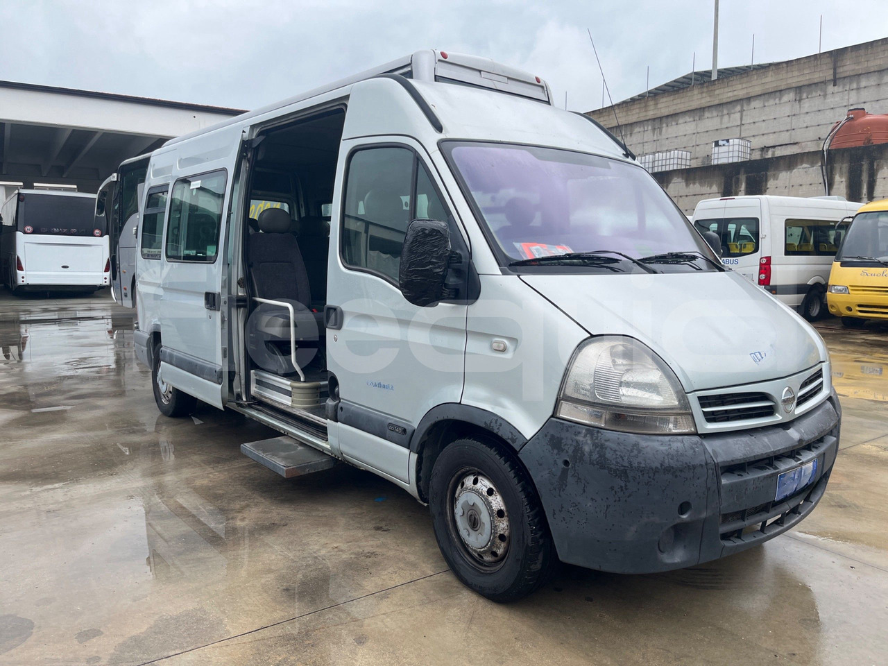 Nissan Interstar - Xe bus mini, Xe van chở khách: hình 1 Nissan Interstar - Xe bus mini, Xe van chở khách: hình 1