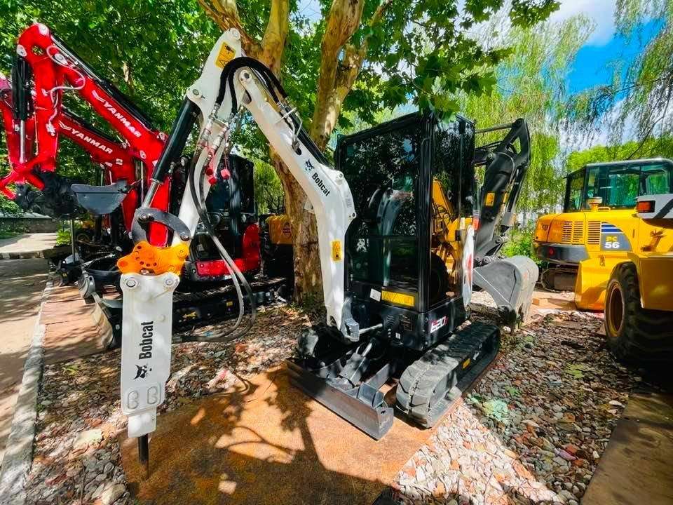 Bobcat E20z - Máy xúc mini: hình 5 Bobcat E20z - Máy xúc mini: hình 5