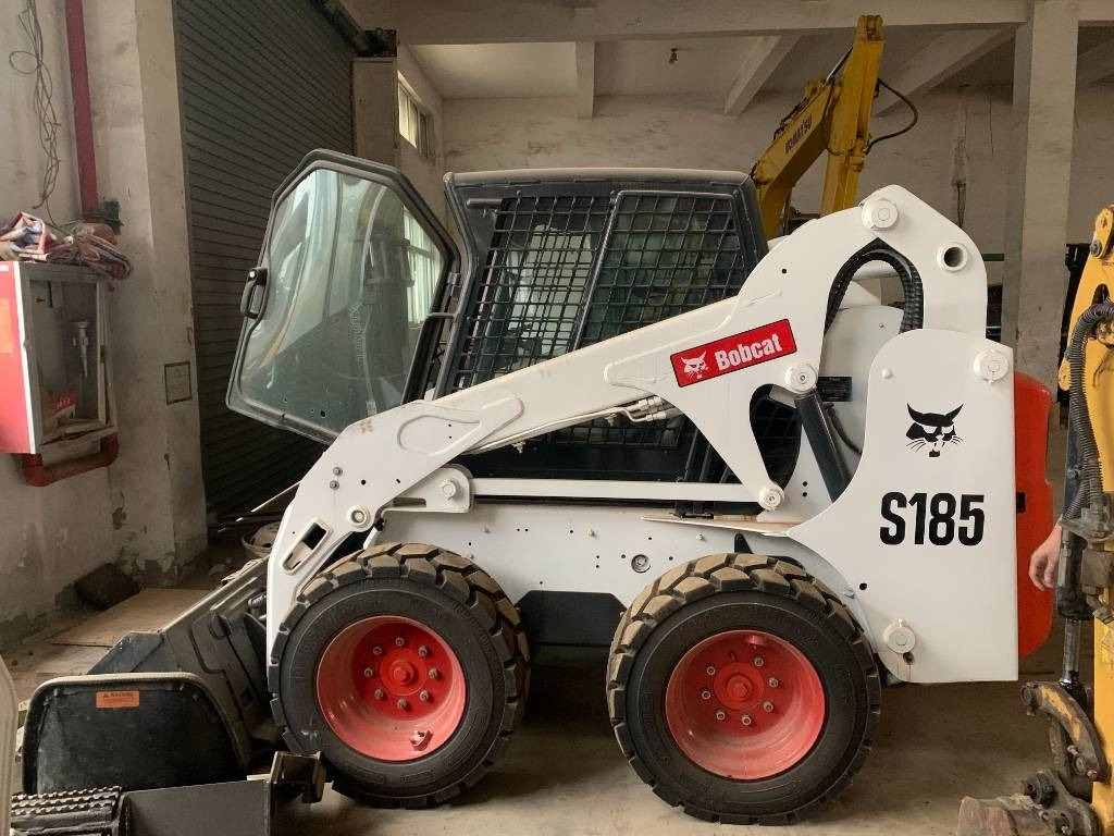 Bobcat S 185 - Máy xúc lật đa năng: hình 1 Bobcat S 185 - Máy xúc lật đa năng: hình 1