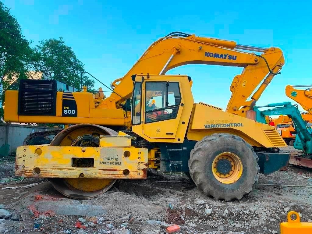 Bomag BW 225 D-3 - Máy lăn đường: hình 2 Bomag BW 225 D-3 - Máy lăn đường: hình 2