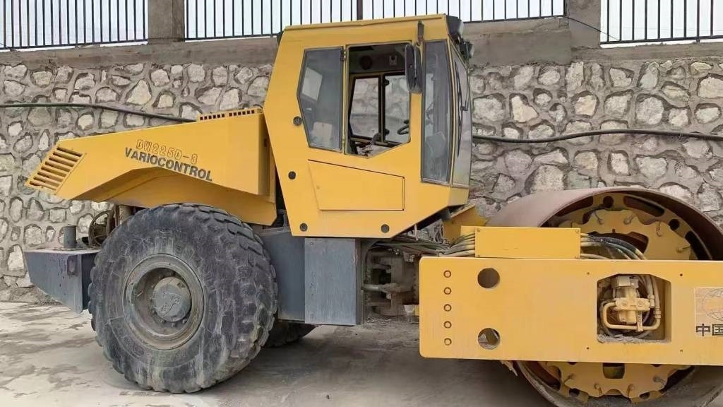 Bomag bw225d-3 - Máy lăn đường: hình 1 Bomag bw225d-3 - Máy lăn đường: hình 1