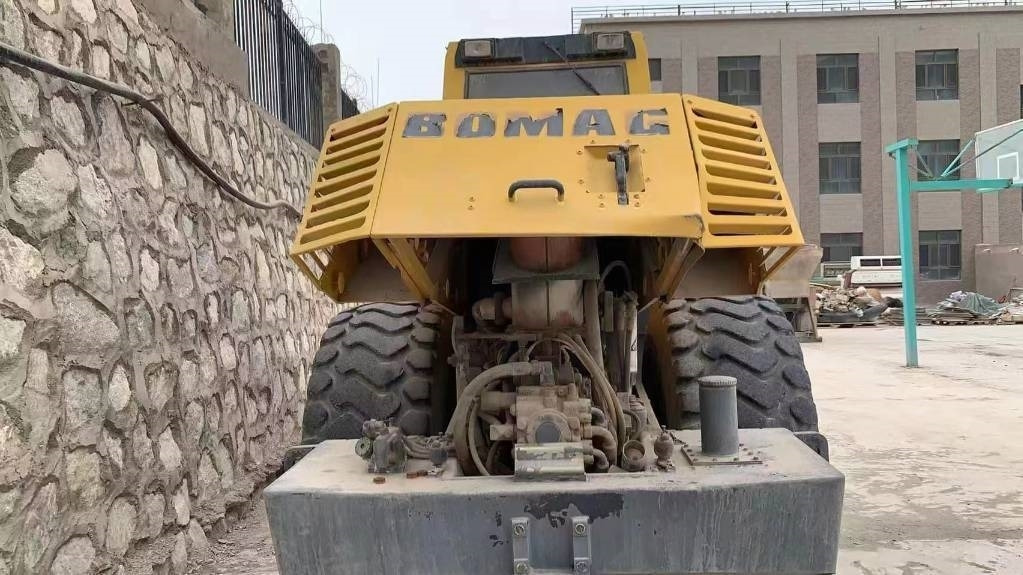 Bomag bw225d-3 - Máy lăn đường: hình 4 Bomag bw225d-3 - Máy lăn đường: hình 4