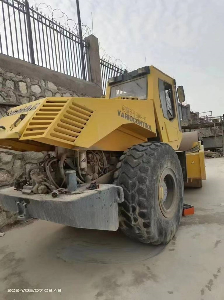 Bomag bw225d-3 - Máy lăn đường: hình 2 Bomag bw225d-3 - Máy lăn đường: hình 2
