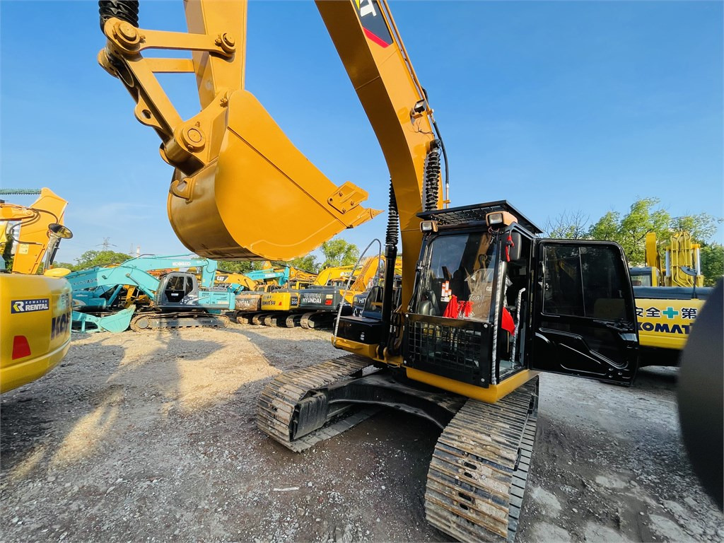 CAT 320D2 L - Máy xúc: hình 2 CAT 320D2 L - Máy xúc: hình 2