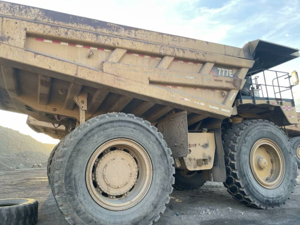 CAT 777e - Xe ben cứng/ Xe chở đá: hình 3 CAT 777e - Xe ben cứng/ Xe chở đá: hình 3