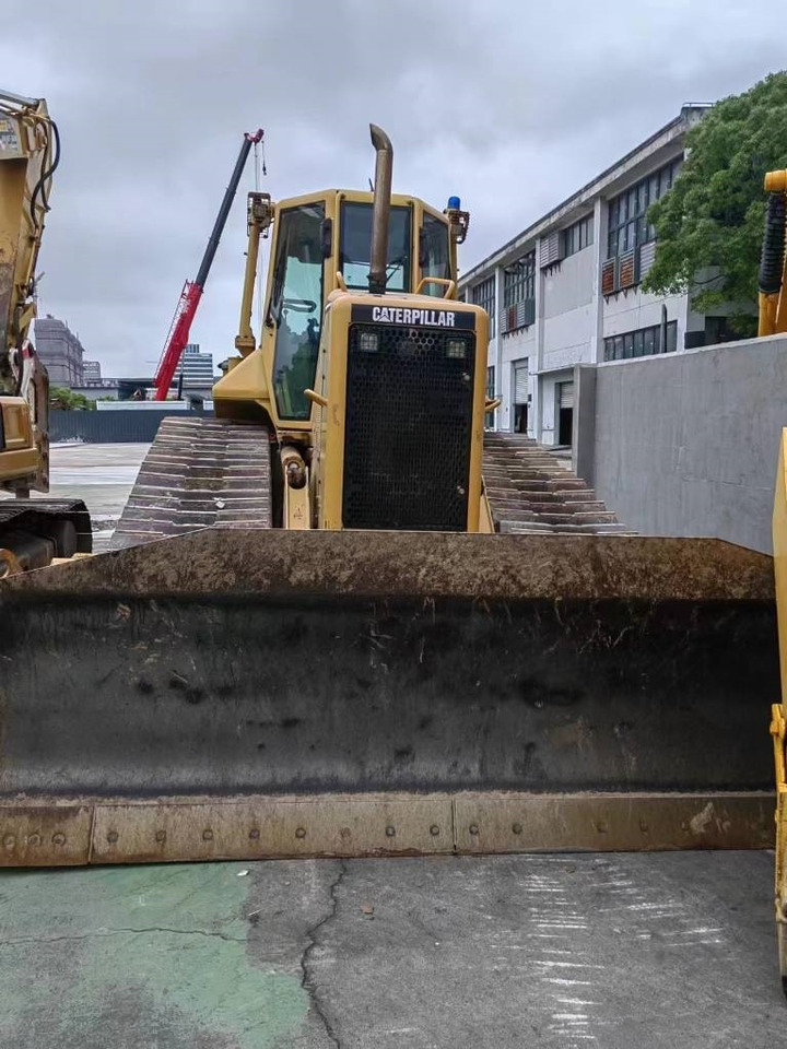 CAT D5N - Máy ủi: hình 2 CAT D5N - Máy ủi: hình 2