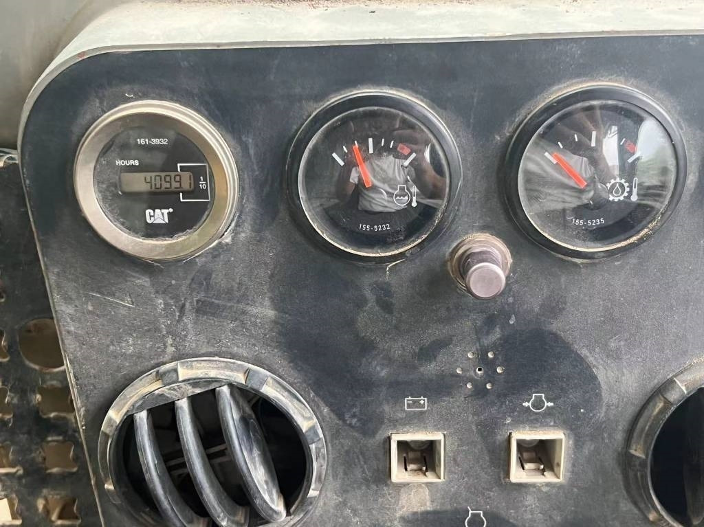 CAT D7G2 - Máy ủi: hình 5 CAT D7G2 - Máy ủi: hình 5