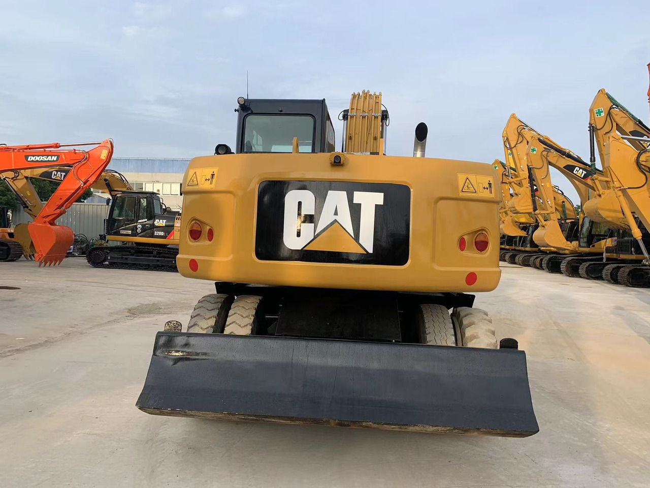 CATERPILLAR 315D - Máy xúc bánh lốp: hình 4 CATERPILLAR 315D - Máy xúc bánh lốp: hình 4