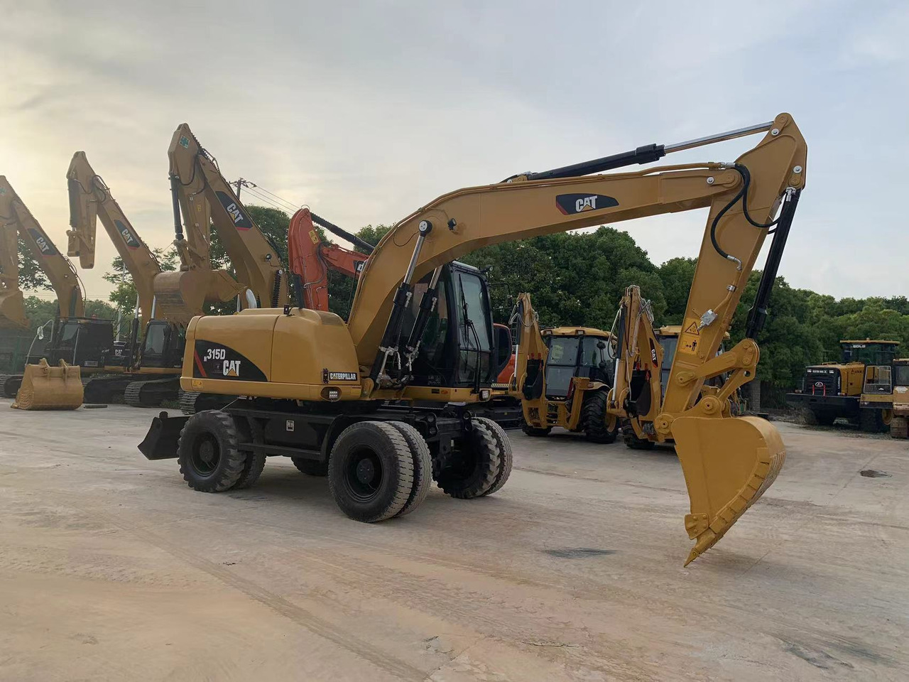 CATERPILLAR 315D - Máy xúc bánh lốp: hình 3 CATERPILLAR 315D - Máy xúc bánh lốp: hình 3