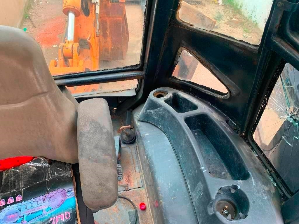 Case 580 M - Máy xúc trước múc sau: hình 5 Case 580 M - Máy xúc trước múc sau: hình 5
