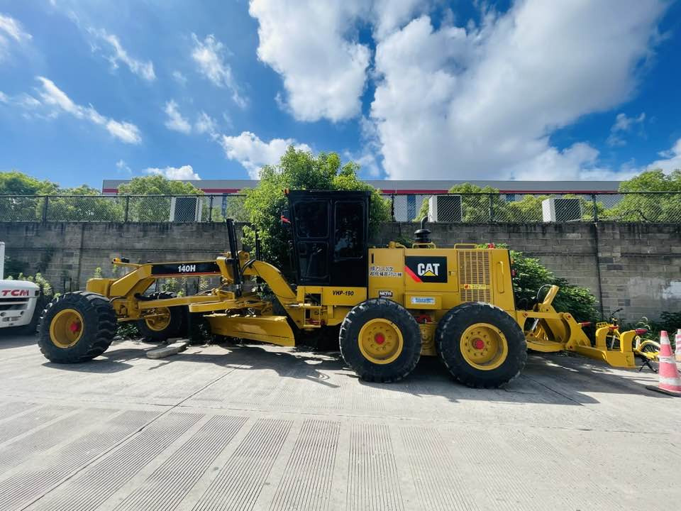 Caterpillar 140H Motor Grader - Máy san: hình 1 Caterpillar 140H Motor Grader - Máy san: hình 1