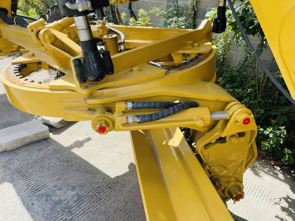 Caterpillar 140H Motor Grader - Máy san: hình 3 Caterpillar 140H Motor Grader - Máy san: hình 3