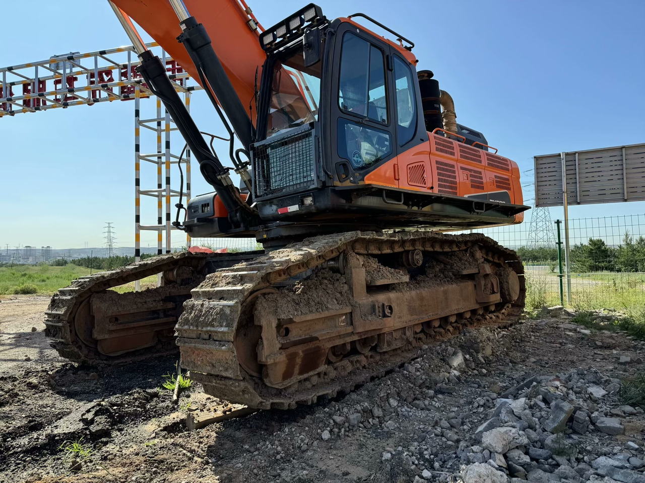DOOSAN DX520LC-9C - Máy xúc bánh xích: hình 1 DOOSAN DX520LC-9C - Máy xúc bánh xích: hình 1