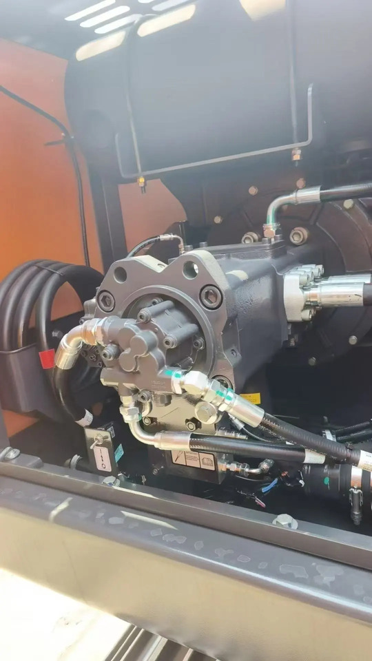 Develon DX220LCA-2M - Máy xúc: hình 3 Develon DX220LCA-2M - Máy xúc: hình 3