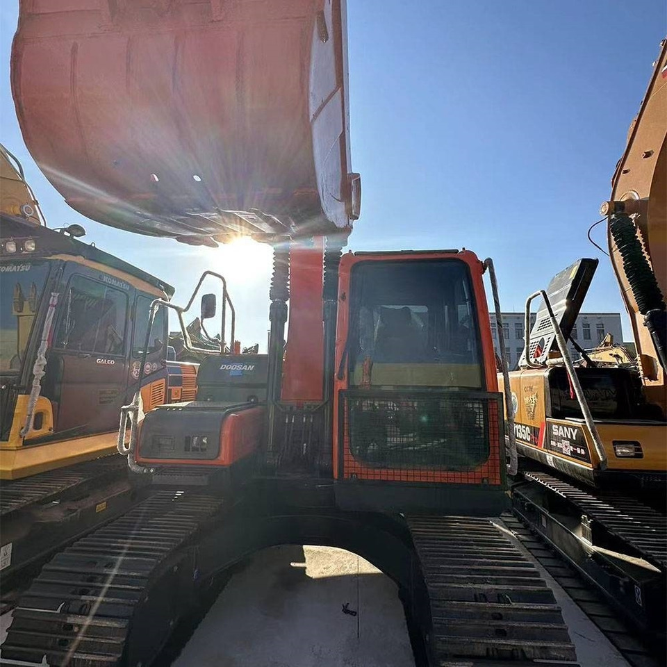 Doosan DX150LC-9C - Máy xúc bánh xích: hình 2 Doosan DX150LC-9C - Máy xúc bánh xích: hình 2