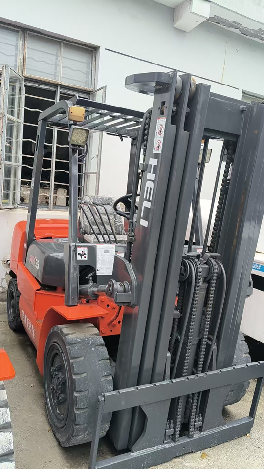 Xe nâng HELI 35: hình 1