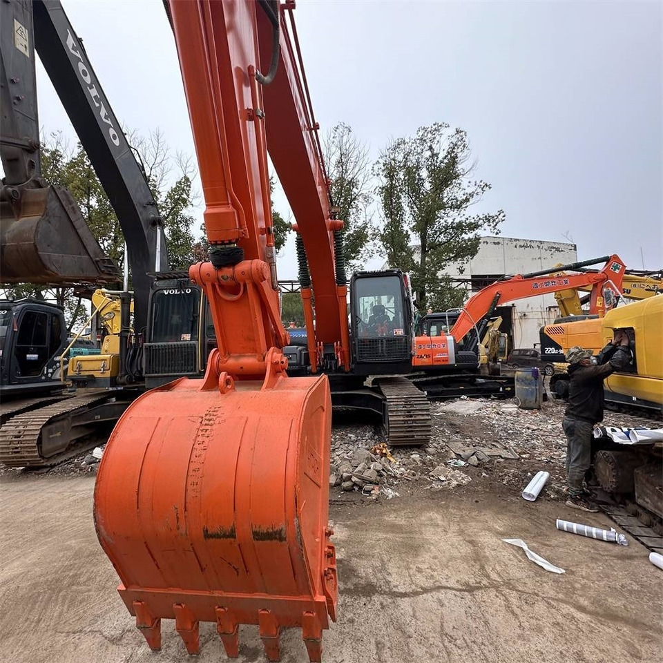 Hitachi ZX 200-3 G - Máy xúc bánh xích: hình 4 Hitachi ZX 200-3 G - Máy xúc bánh xích: hình 4