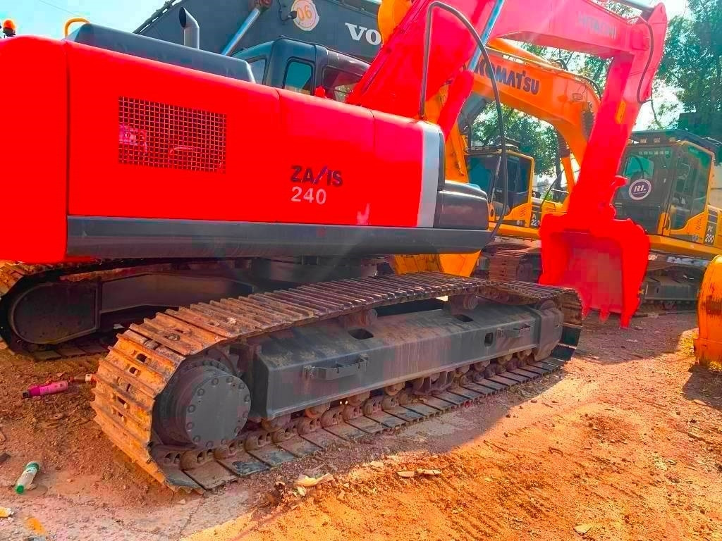 Hitachi Zaxis 240 - Máy xúc bánh xích: hình 1 Hitachi Zaxis 240 - Máy xúc bánh xích: hình 1