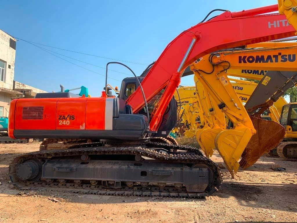 Hitachi Zaxis 240 - Máy xúc bánh xích: hình 2 Hitachi Zaxis 240 - Máy xúc bánh xích: hình 2