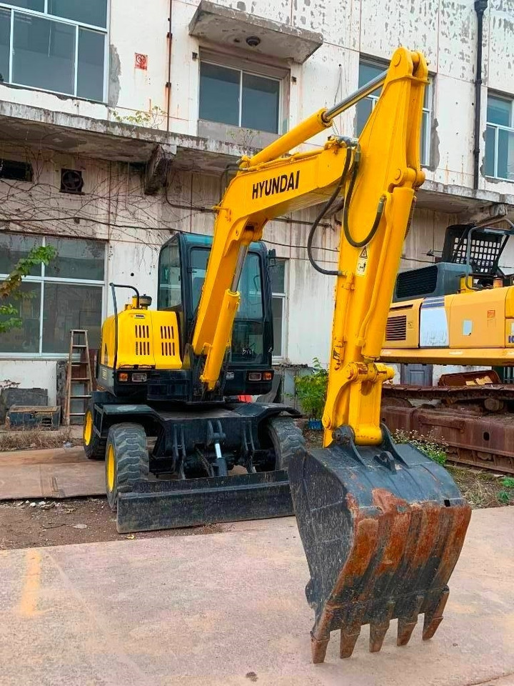 Hyundai Robex 60 W-7 - Máy xúc bánh lốp: hình 2 Hyundai Robex 60 W-7 - Máy xúc bánh lốp: hình 2