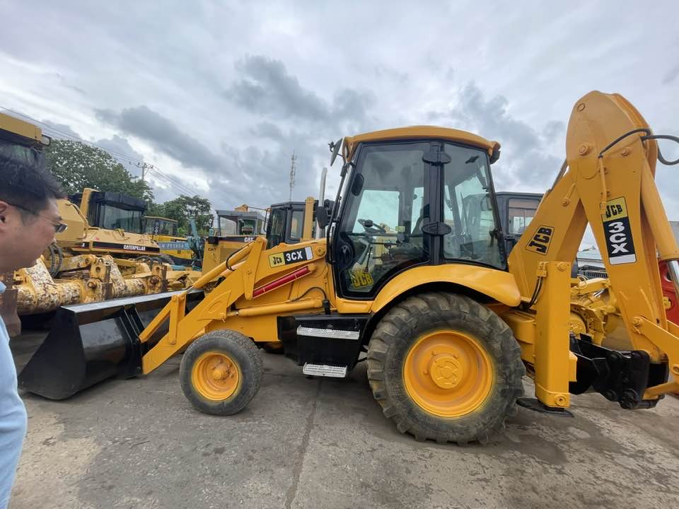 JCB 3Cx - Máy xúc trước múc sau: hình 1 JCB 3Cx - Máy xúc trước múc sau: hình 1