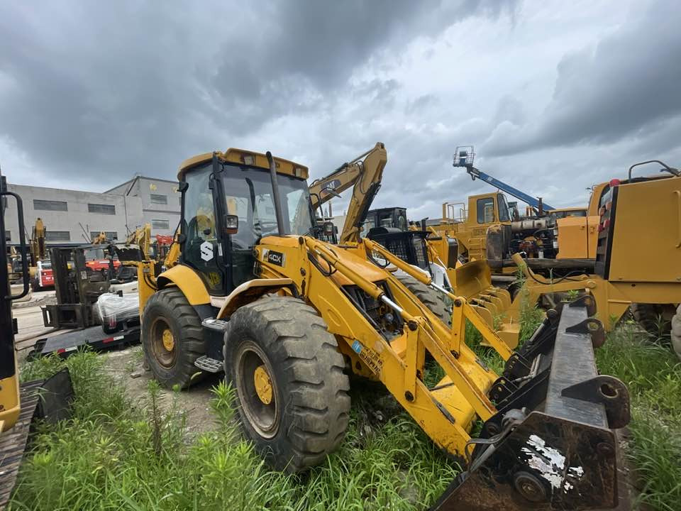 JCB 4CX - Máy xúc trước múc sau: hình 1 JCB 4CX - Máy xúc trước múc sau: hình 1