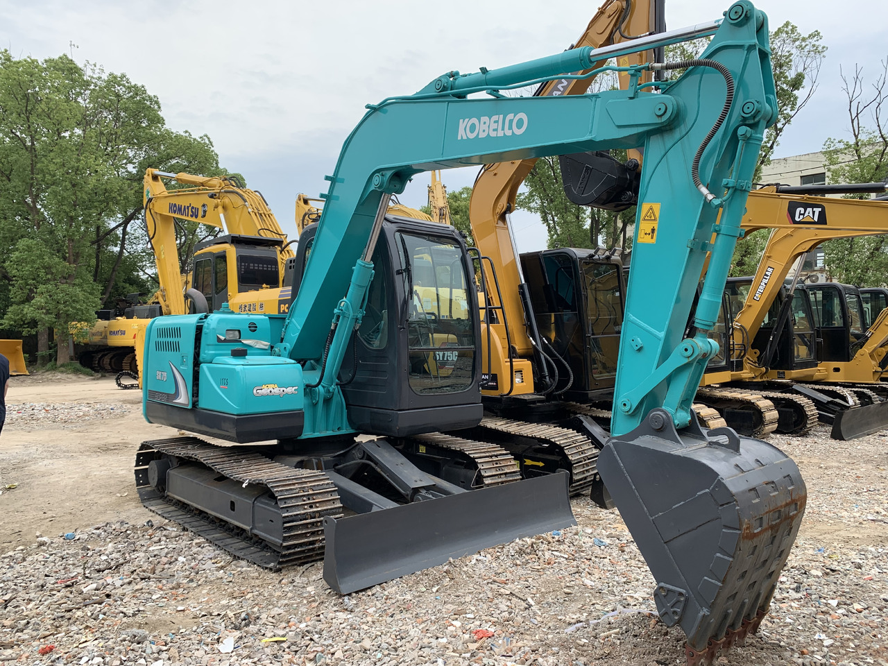 KOBELCO sk75-8 - Máy xúc mini: hình 1 KOBELCO sk75-8 - Máy xúc mini: hình 1