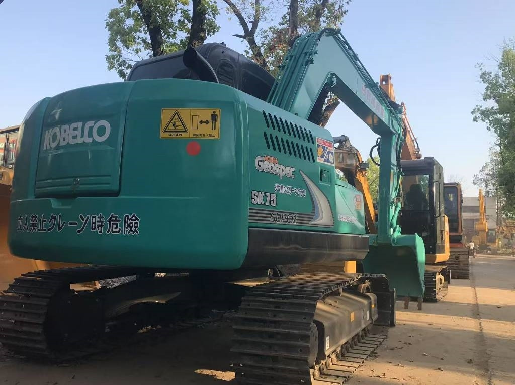 Kobelco SK 75 - Máy xúc mini: hình 3 Kobelco SK 75 - Máy xúc mini: hình 3