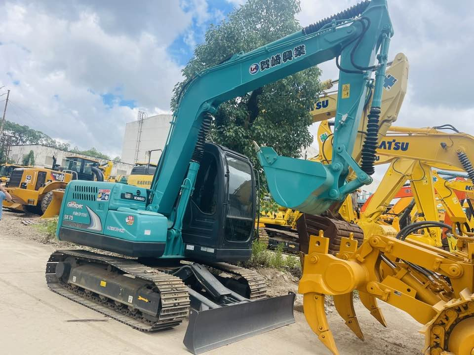 Kobelco SK75SR - Máy xúc: hình 1 Kobelco SK75SR - Máy xúc: hình 1