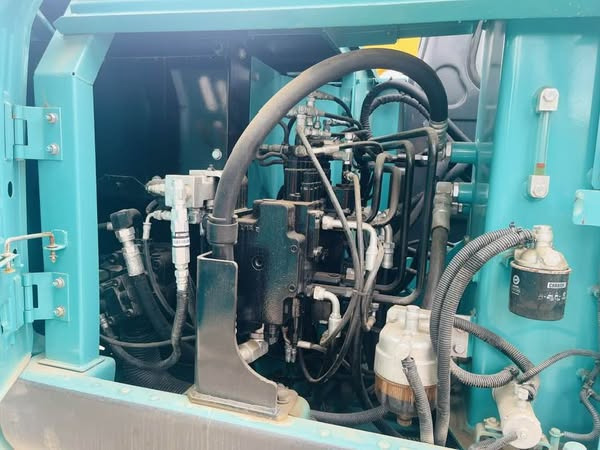Kobelco SK75SR - Máy xúc: hình 2 Kobelco SK75SR - Máy xúc: hình 2