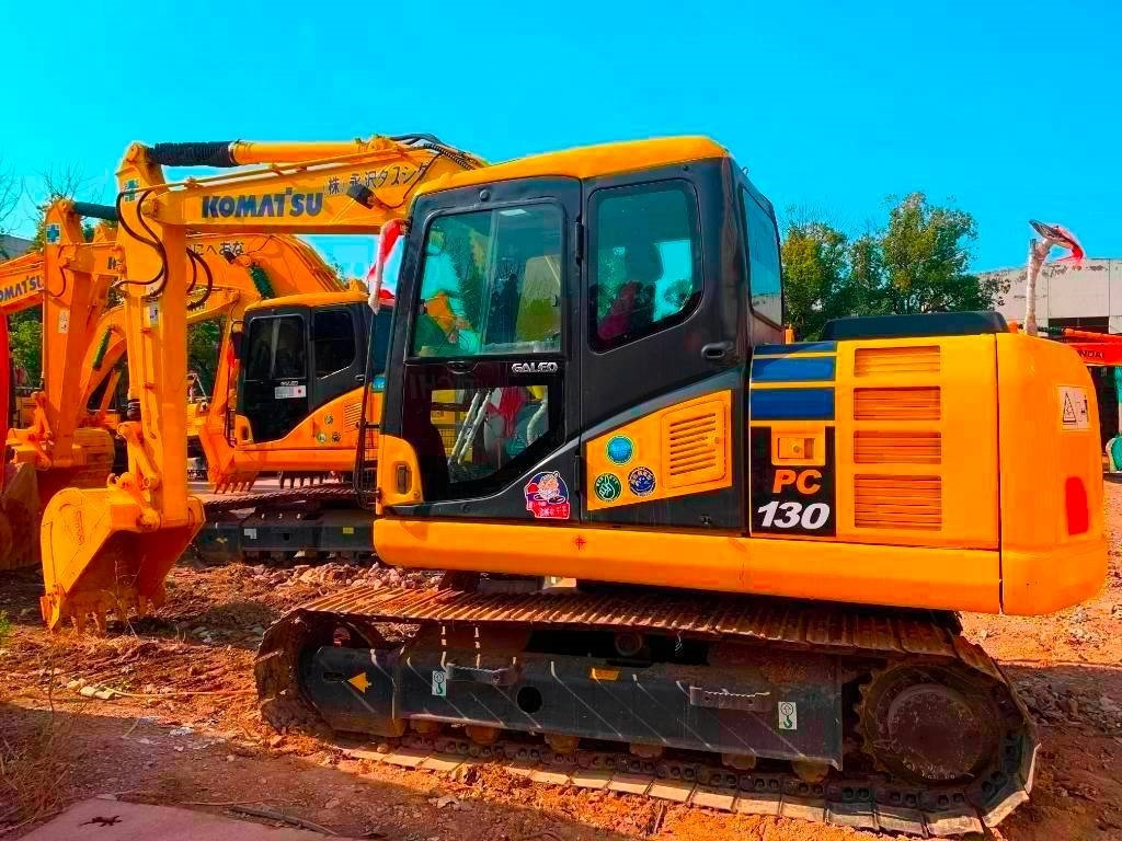 Komatsu PC 130 - Máy xúc bánh xích: hình 1 Komatsu PC 130 - Máy xúc bánh xích: hình 1