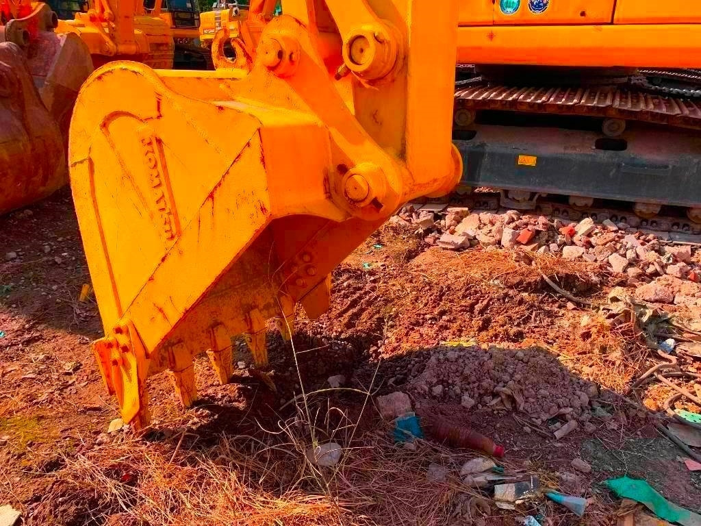 Komatsu PC 130 - Máy xúc bánh xích: hình 3 Komatsu PC 130 - Máy xúc bánh xích: hình 3
