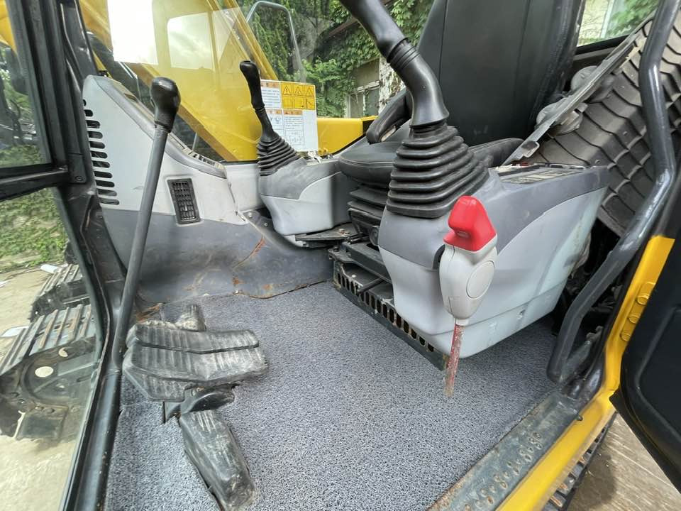 Komatsu PC130 - Máy xúc mini: hình 3 Komatsu PC130 - Máy xúc mini: hình 3