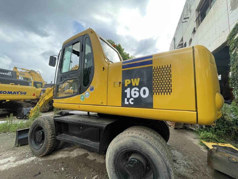 Komatsu PC160LC - Máy xúc bánh lốp: hình 1 Komatsu PC160LC - Máy xúc bánh lốp: hình 1