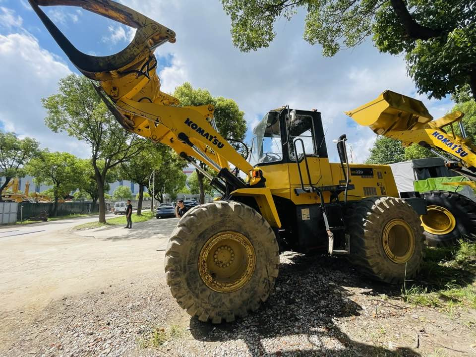 Komatsu WA320-8 - Máy xúc lật bánh lốp: hình 1 Komatsu WA320-8 - Máy xúc lật bánh lốp: hình 1
