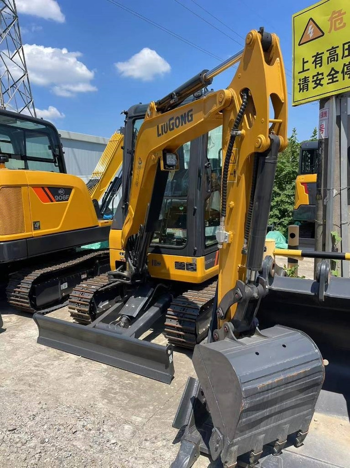 Liugong 9027 FZTS - Máy xúc bánh xích: hình 1 Liugong 9027 FZTS - Máy xúc bánh xích: hình 1