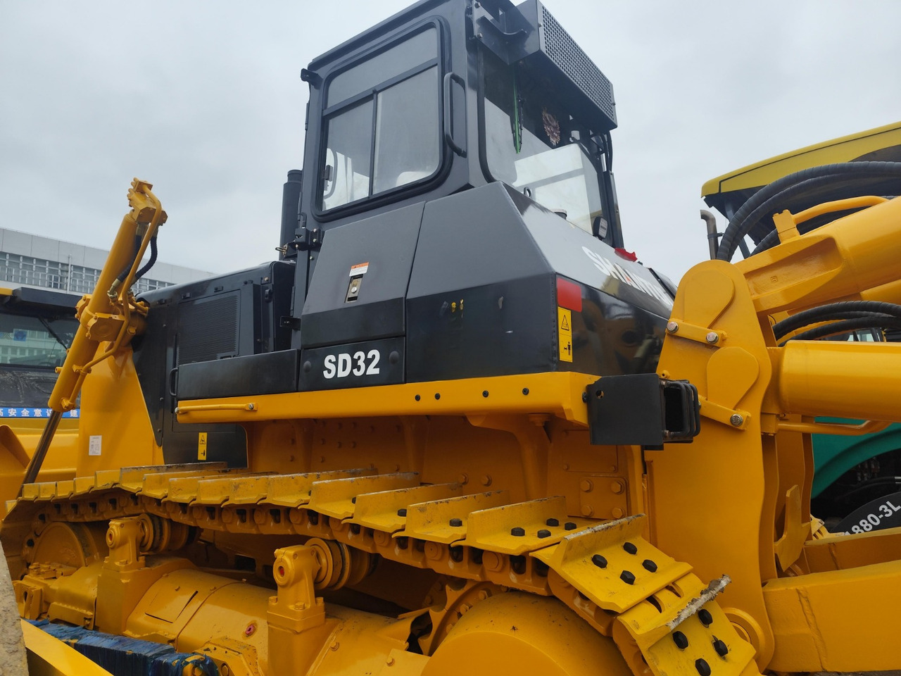 SHANTUI SD32 - Máy ủi: hình 2 SHANTUI SD32 - Máy ủi: hình 2